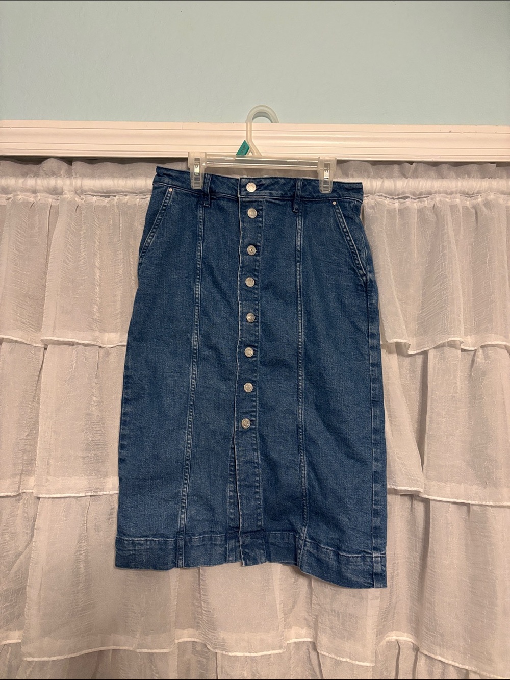 Anne Taylor women’s jean skirt size 4